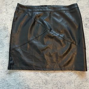 Faux‎ Leather Black Mini XXL